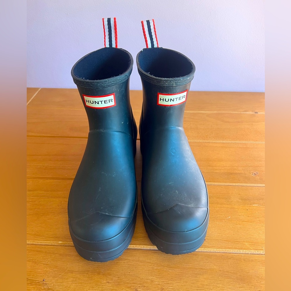 Hunter Rain Boots ~ excellent condition. Barely worn.